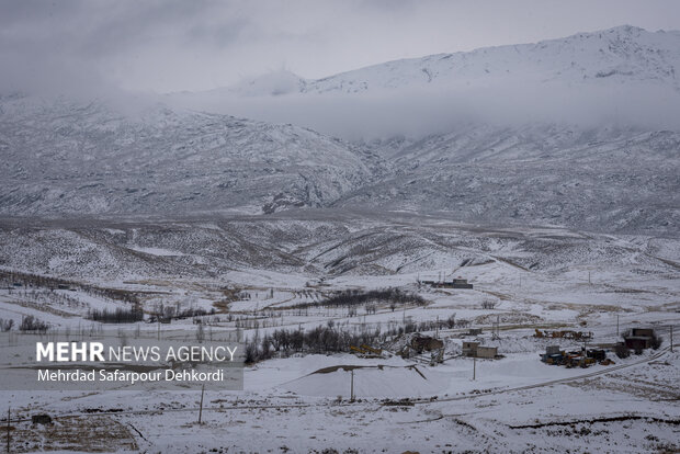 روستاهای کوهرنگ در محاصره برف