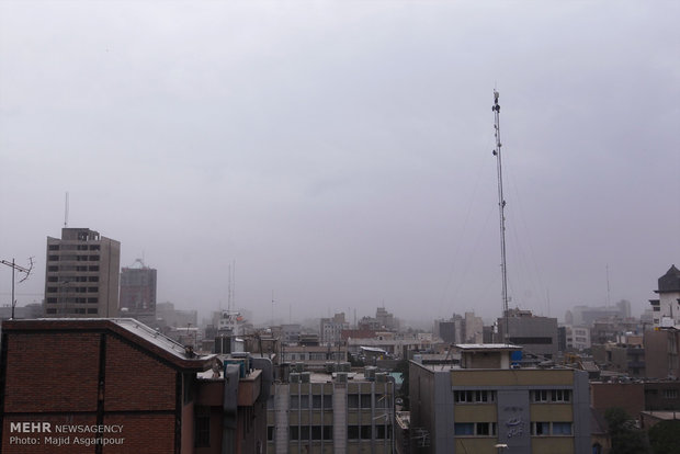 براساس اعلام شرکت کنترل کیفیت هوا؛ هوای تهران برای گروه‌های حساس ناسالم است