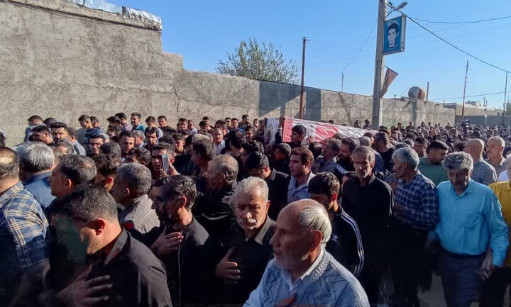 در زادگاهش روستای رجا آباد مرودشت؛ پیکر سرباز شهید «علیرضا علی زاده» به خاک سپرده شد