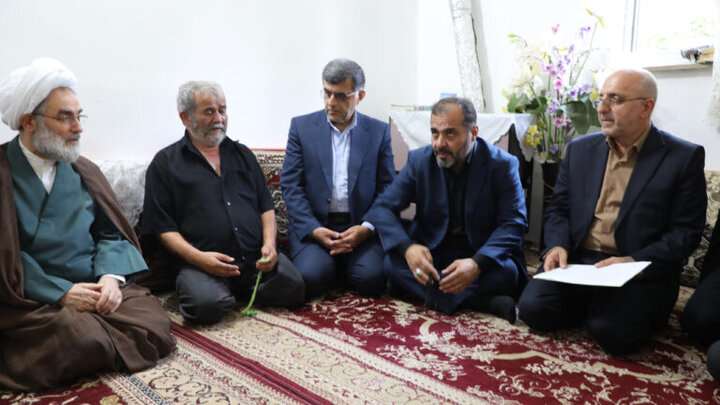 توسط آیت الله فلاحتی انجام شد؛ ابلاغ سلام رهبر معظم انقلاب به بازماندگان شهدای تجاوز به آستانه‌اشرفیه