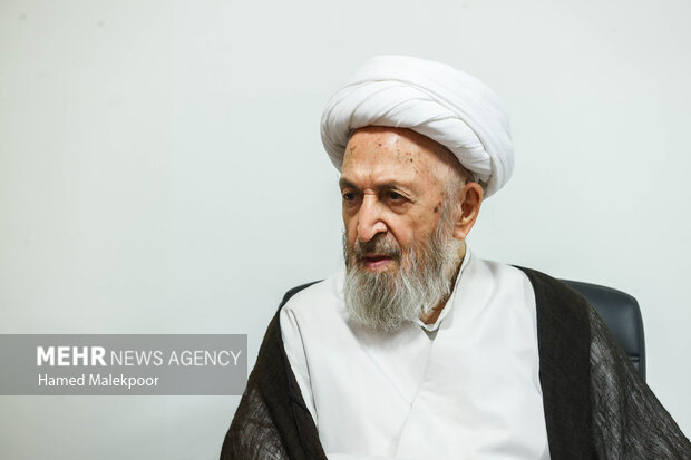 آیت الله سبحانی: زنان در فضای اجتماعی موثر و نقش ‌آفرین هستند