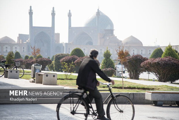 هوای اصفهان برای یازدهمین روز متوالی آلوده و در وضعیت قرمز است