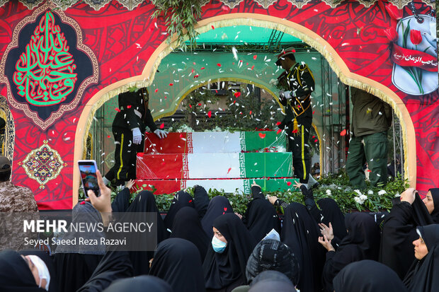 روایت «مجله مهر» از مراسم تشییع شهدای گمنام عطر وصال شهدا در سوگ فاطمیه